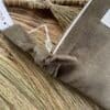 Pochette en velours kaki Marcel et Lily – Image 6