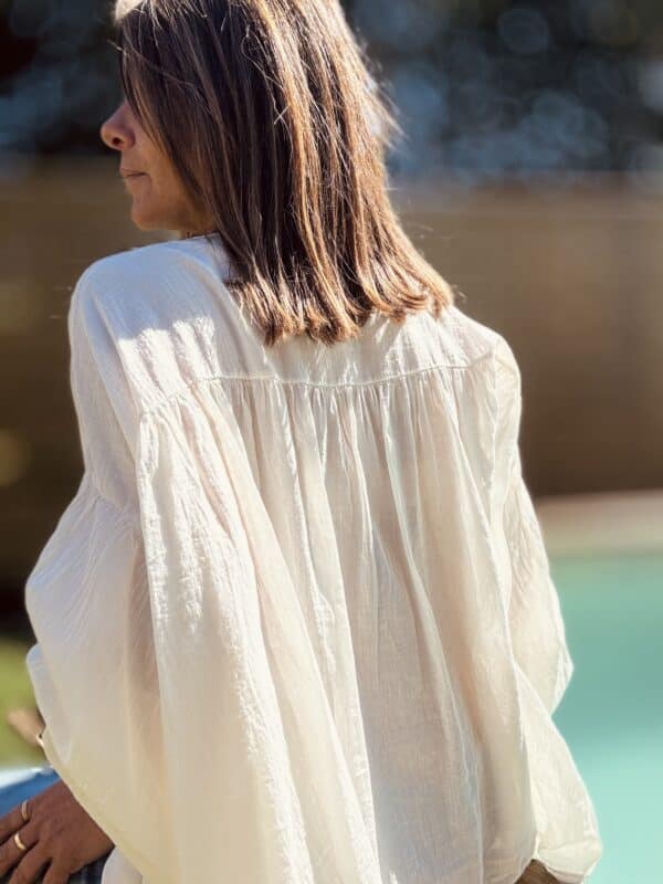 blouse  Agathe oversize en voile de coton écru – Image 2