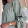 Chemise en lin kaki Romane manches ballon – Image 7