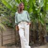 Chemise en lin kaki Romane manches ballon – Image 6