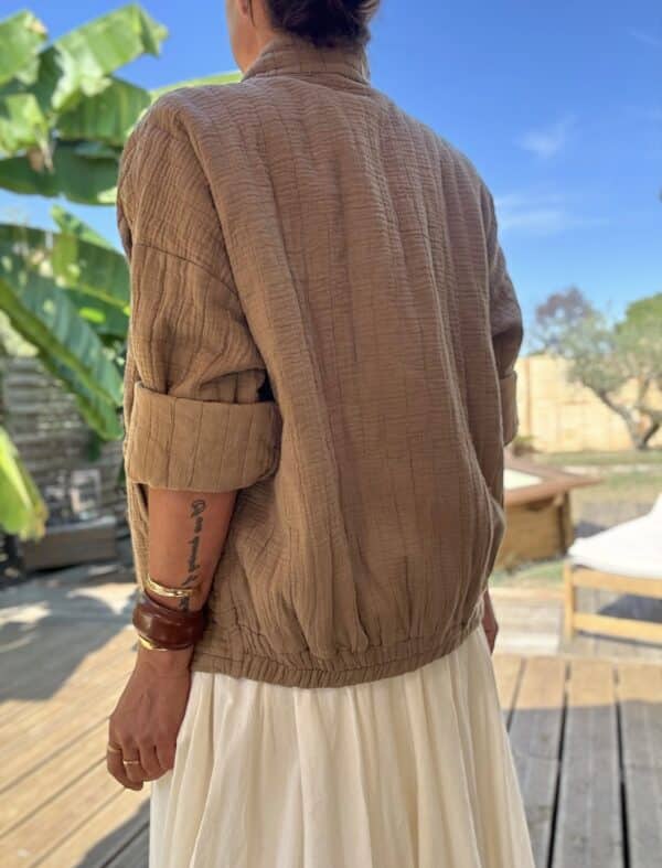 Veste matelassée légère en coton camel – Image 6