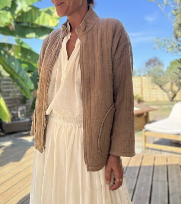 Veste matelassée légère en coton camel – Image 5