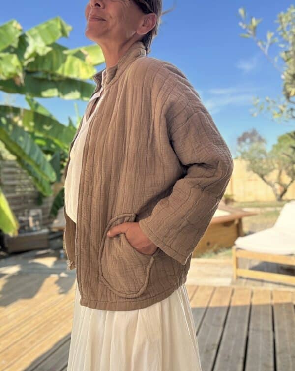 Veste matelassée légère en coton camel – Image 4