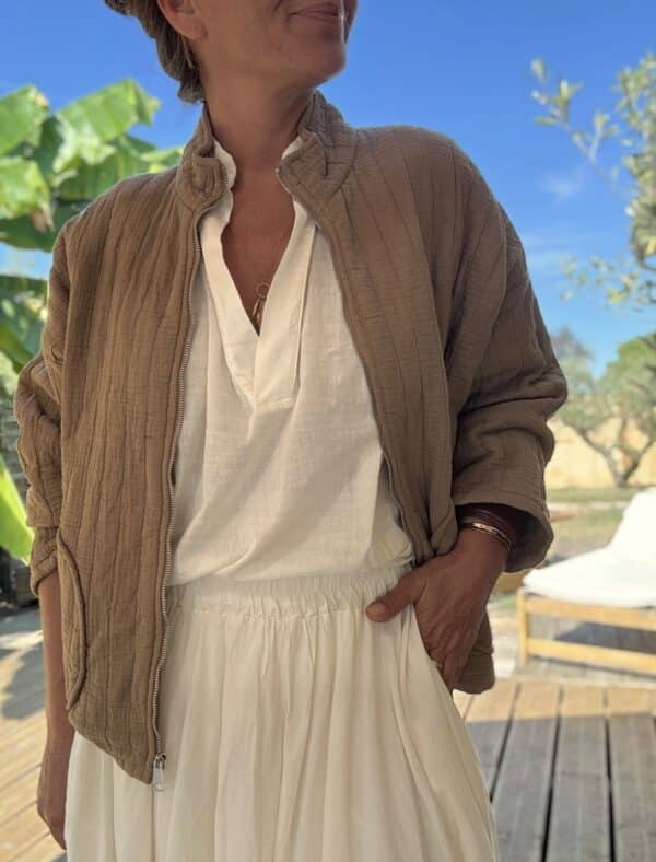Veste matelassée légère en coton camel – Image 3