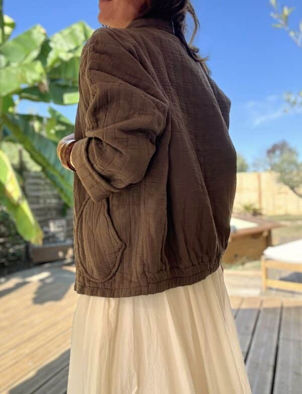 Veste matelassée légère en coton chocolat – Image 2