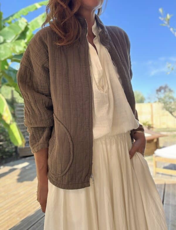 Veste matelassée légère en coton chocolat – Image 4