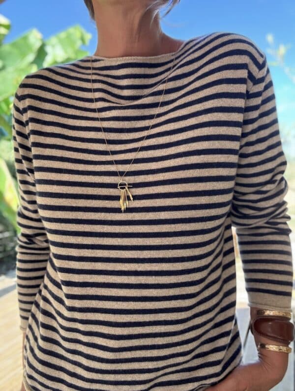 Pull en cachemire et laine rayé marine et taupe – Image 2