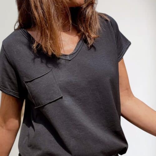 T-shirt noir en coton col V