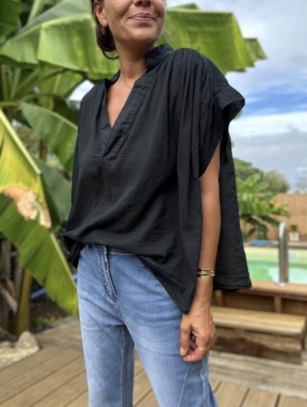 Blouse ample Théa en voile de coton noir – Image 2