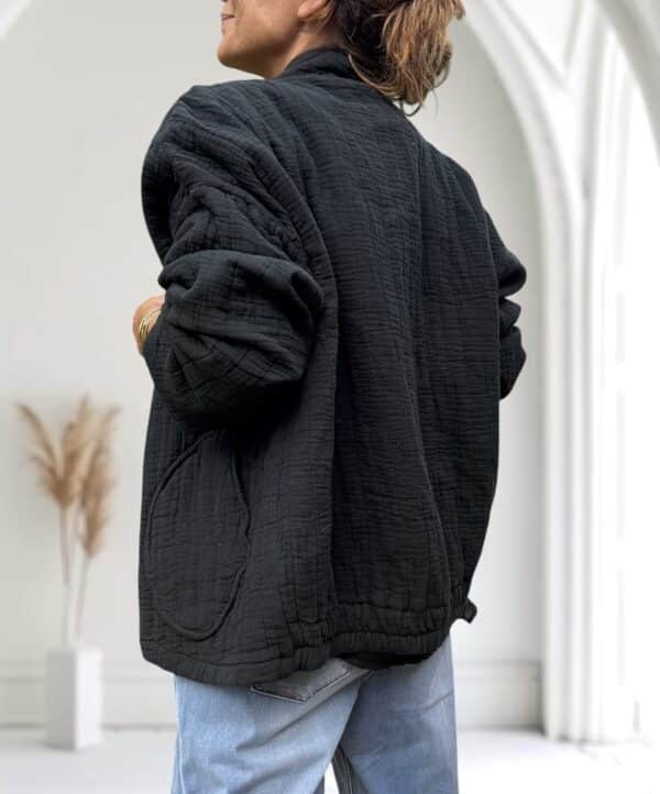 Veste matelassée légère en coton noir – Image 3