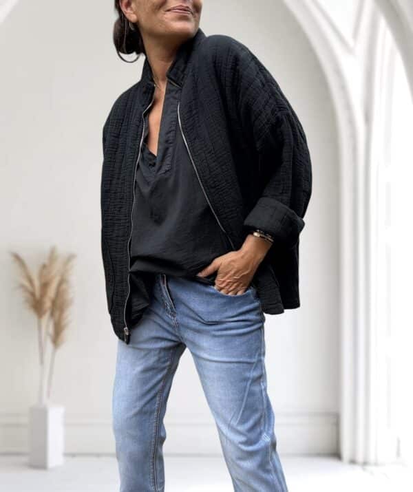 Veste matelassée légère en coton noir – Image 4