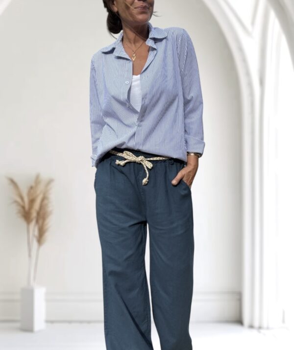 Chemise rayée bleu et blanc en coton – Image 3