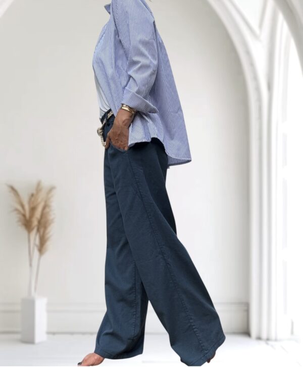 Pantalon large en coton marine Intuition – Image 4