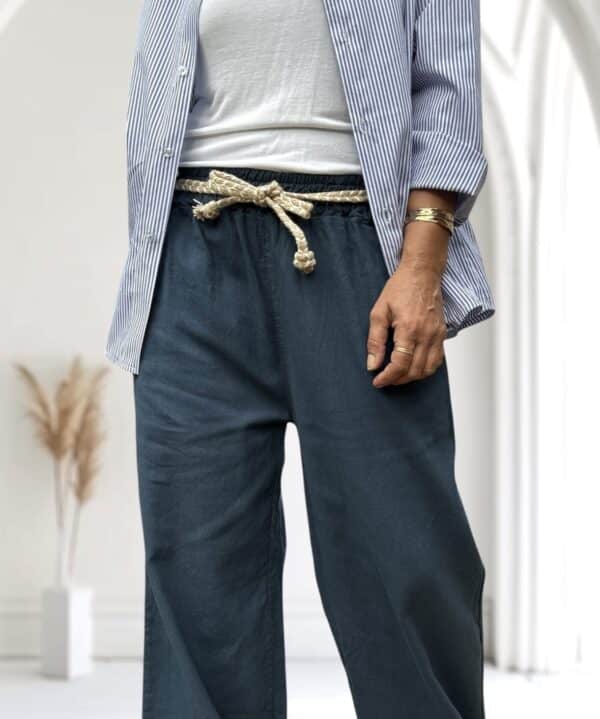 Pantalon large en coton marine Intuition – Image 3