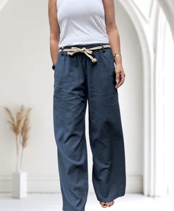 Pantalon large en coton marine Intuition – Image 2