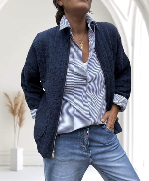 Veste matelassée légère en coton marine – Image 3