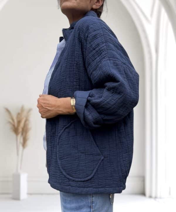 Veste matelassée légère en coton marine – Image 4
