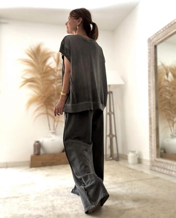 Sweat oversize en coton délavé noir manches courtes – Image 3