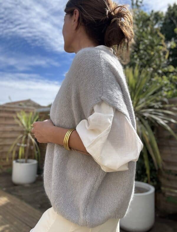 Pull ample en baby alpaga gris perle – Image 6