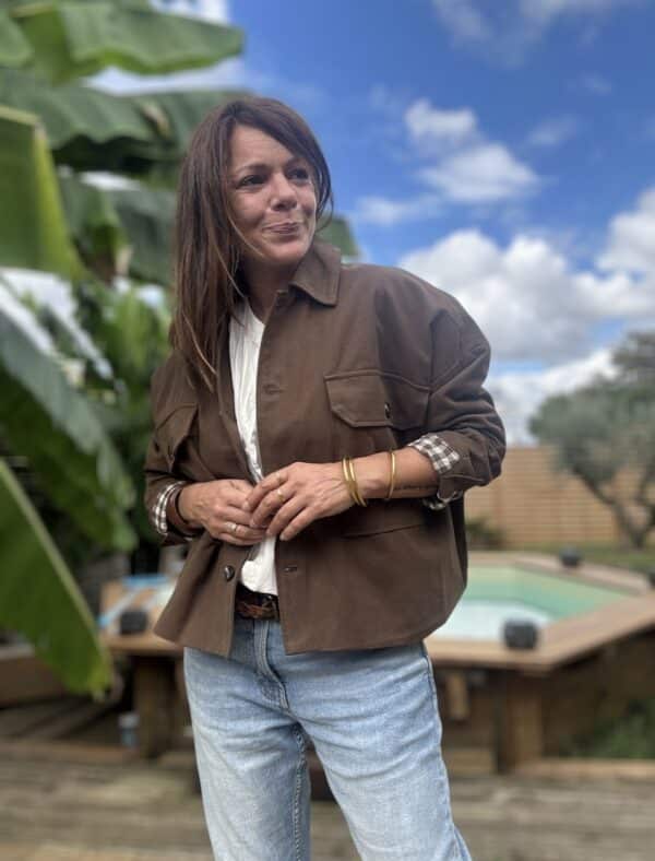Veste ample en coton chocolat doublée à carreaux – Image 11