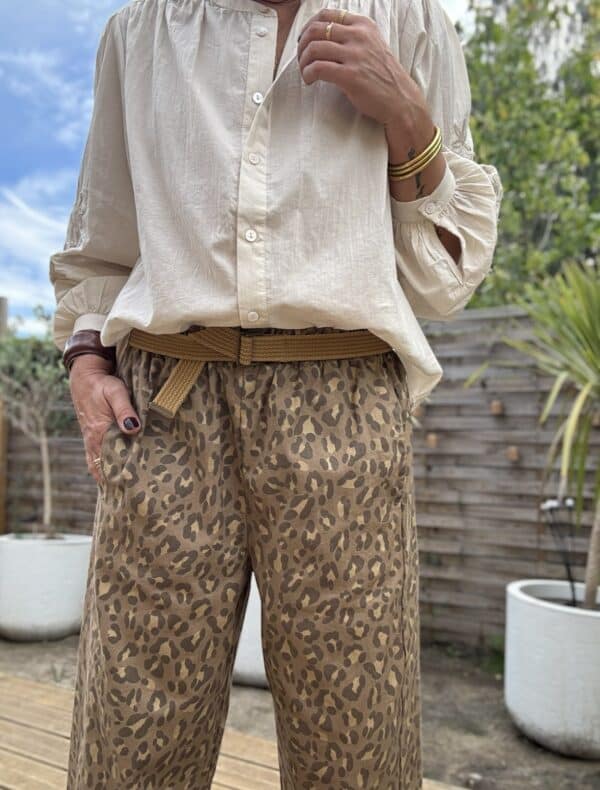 Pantalon léopard camel en coton – Image 8