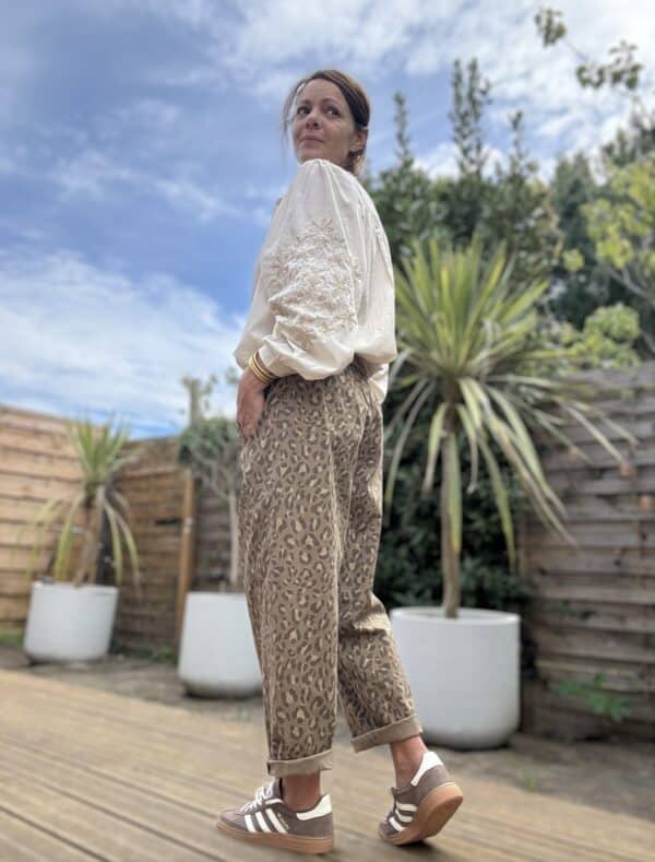 Pantalon léopard camel en coton – Image 6
