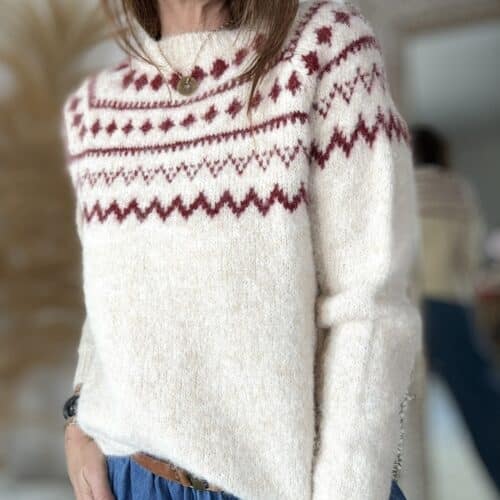 pull Brigit beige à motifs bordeaux