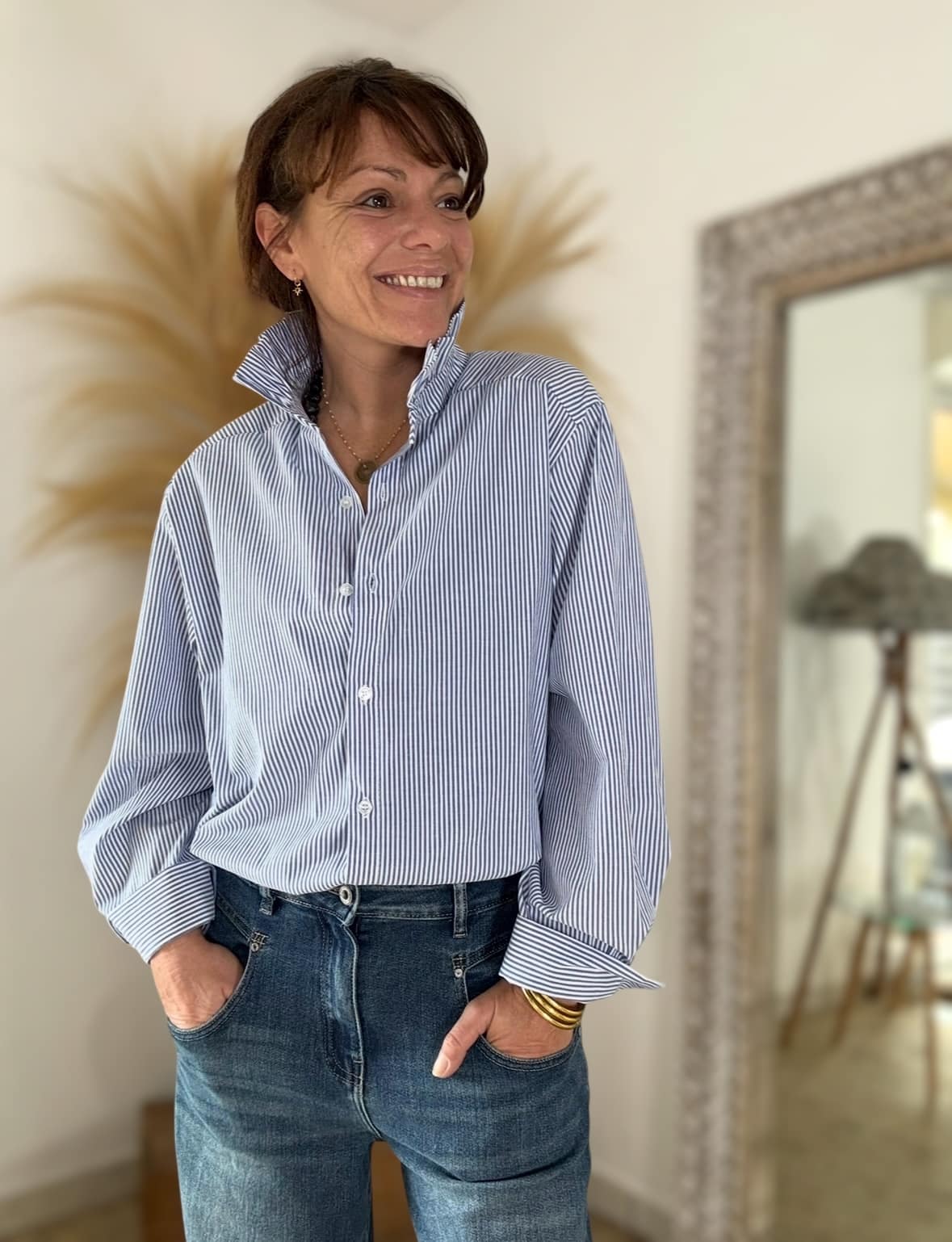 Chemise overseize Dana rayée blanc et bleu – Image 3