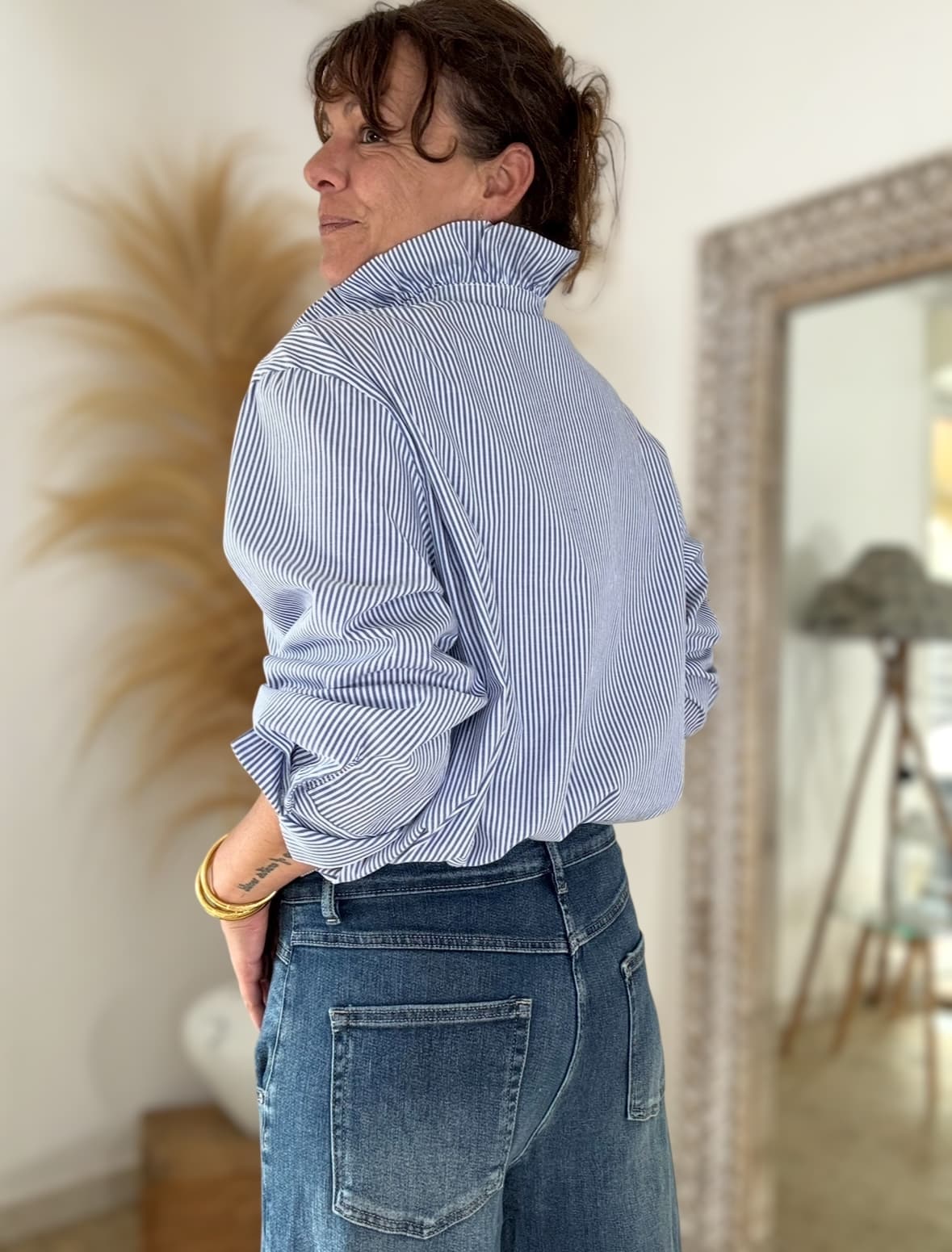 Chemise overseize Dana rayée blanc et bleu – Image 2