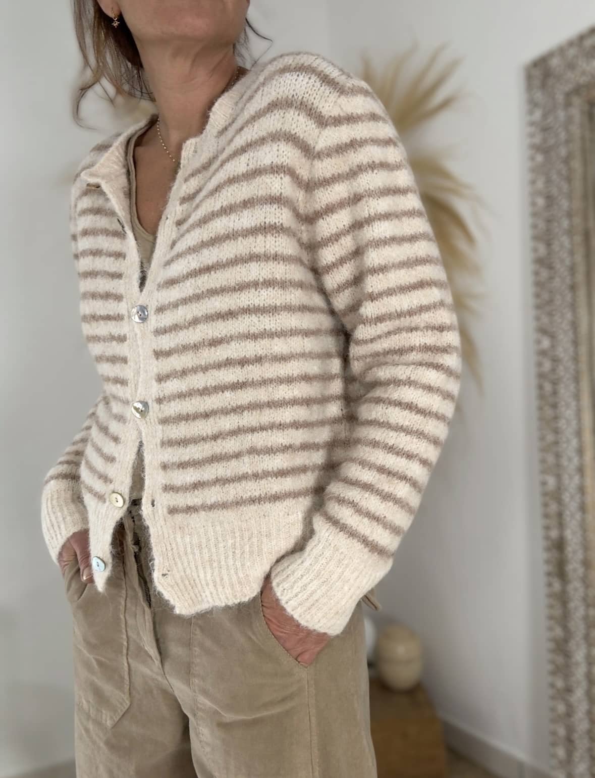 Gilet Isis rayé beige et camel – Image 2