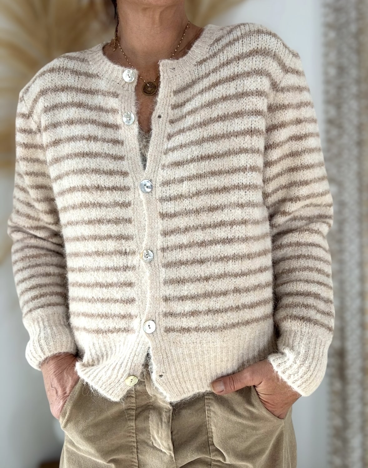 Gilet Isis rayé beige et camel – Image 3