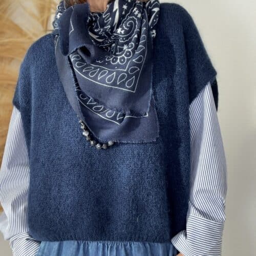 Grand foulard marine à motifs