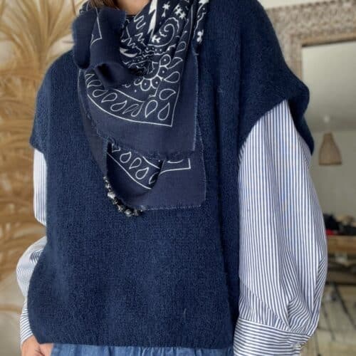 Grand foulard marine à motifs