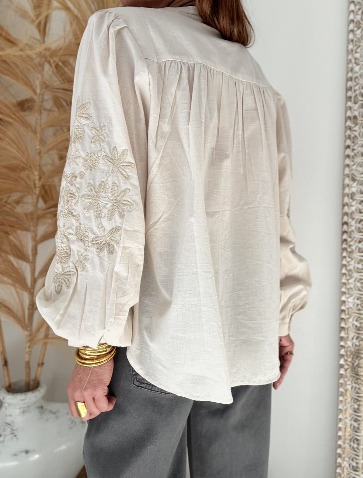 Chemise en voile de coton beige manches brodées – Image 5