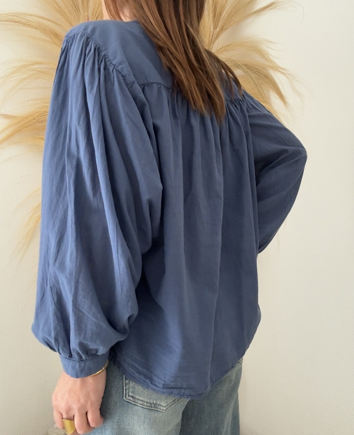 Chemise ample marine en voile de coton Gigi – Image 3