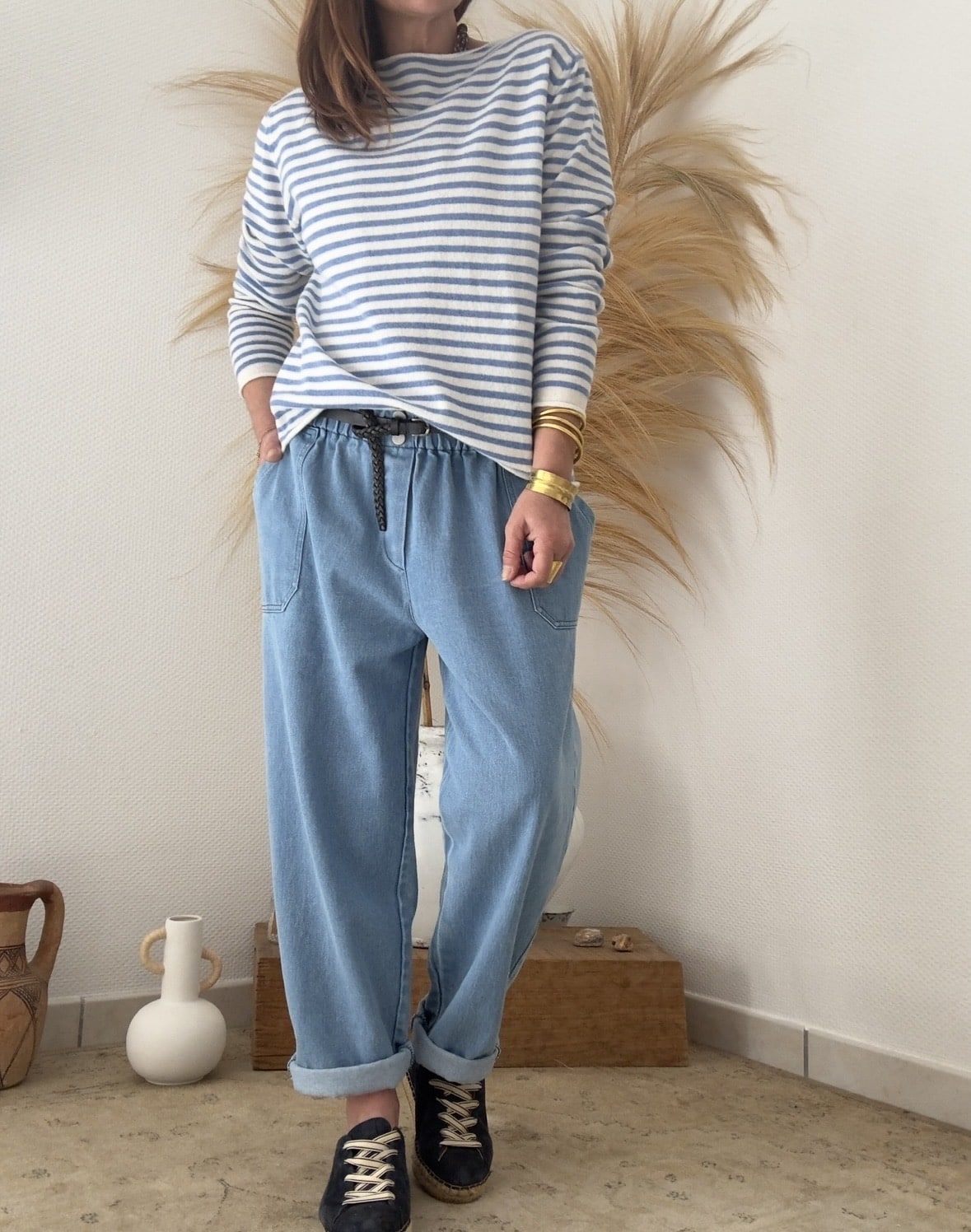 Pull fin Voltaire en cachemire et laine rayé bleu clair et blanc – Image 2