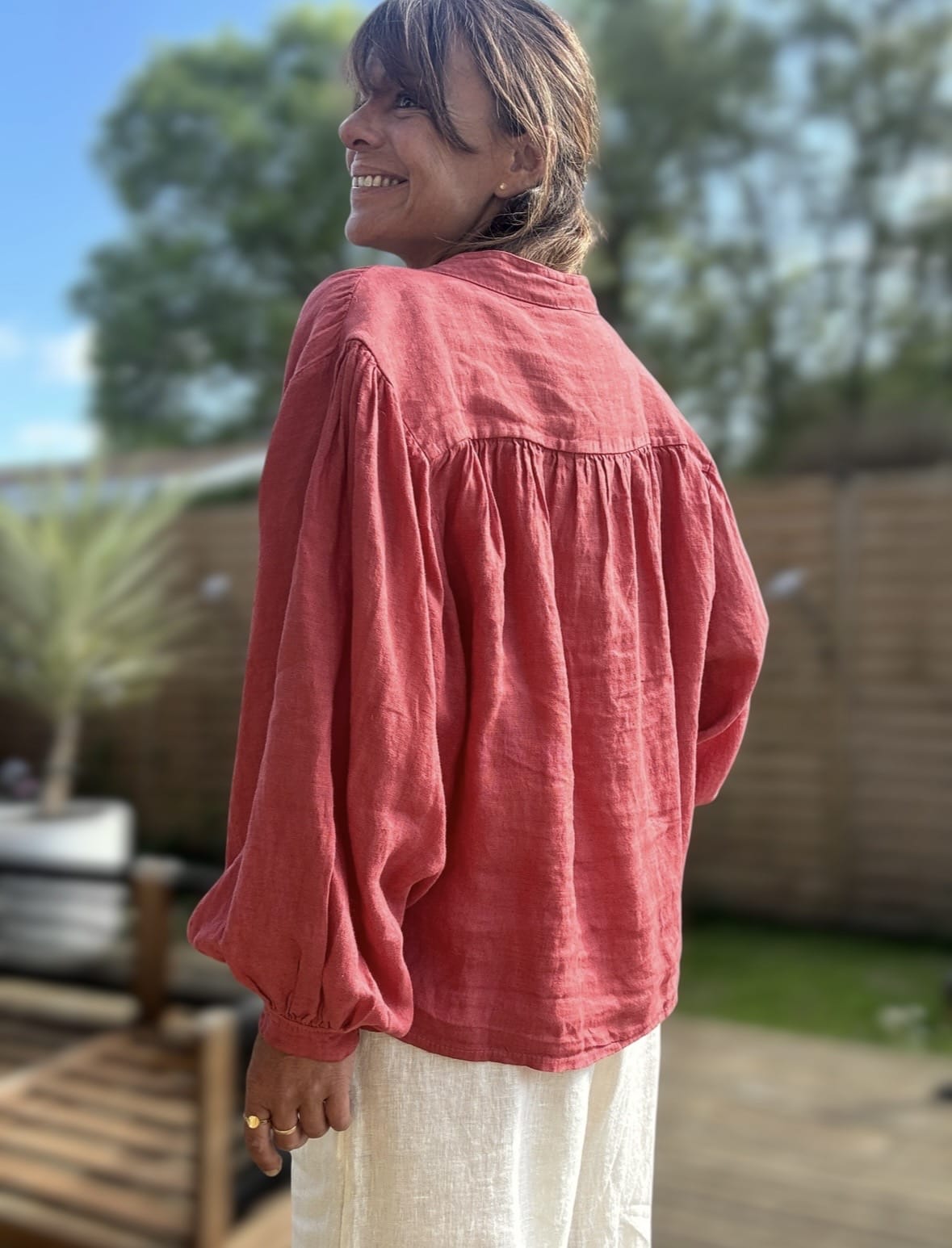 chemise ample en lin terracotta Lévana – Image 6