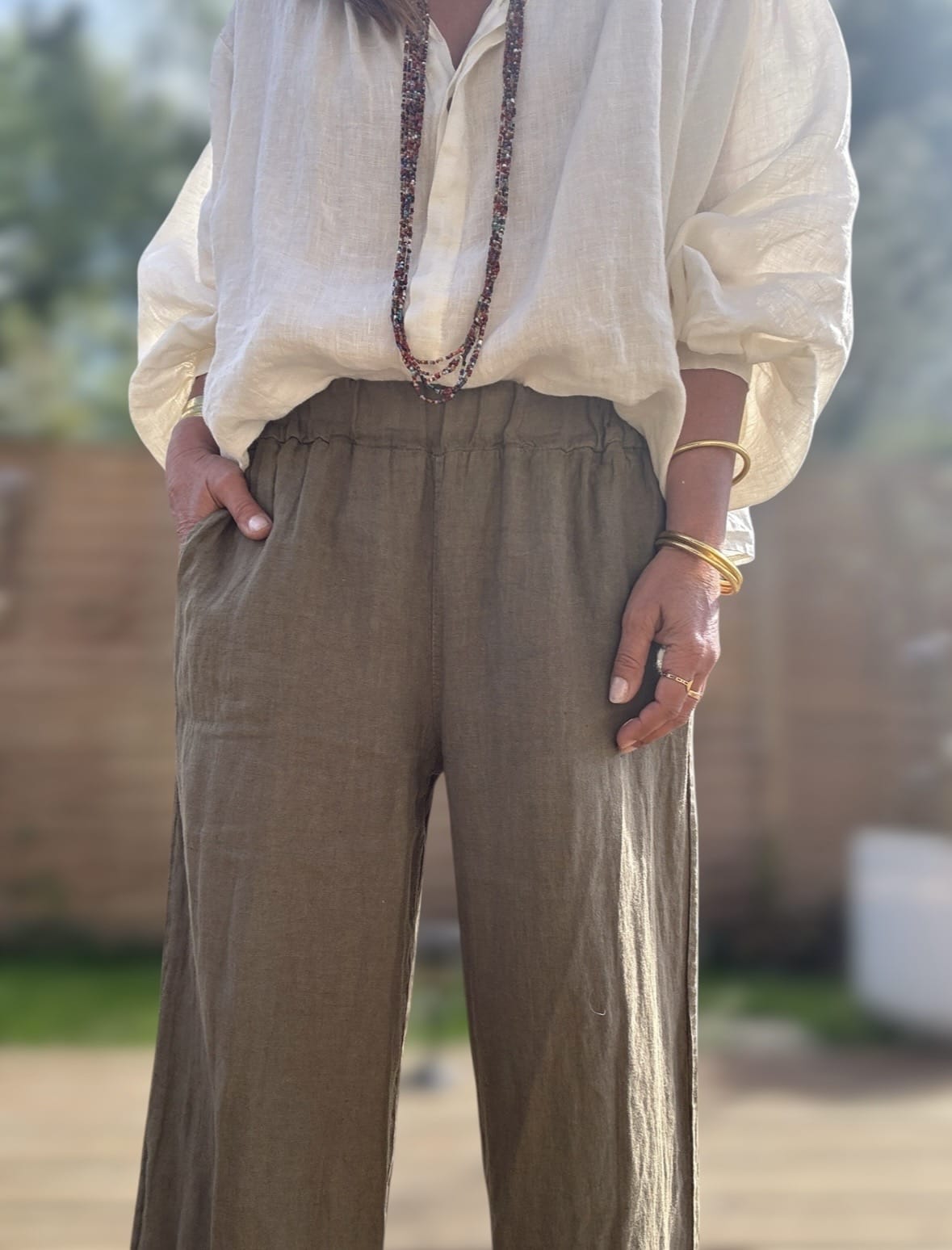 Pantalon Lumio en lin coupe droite ample kaki – Image 2