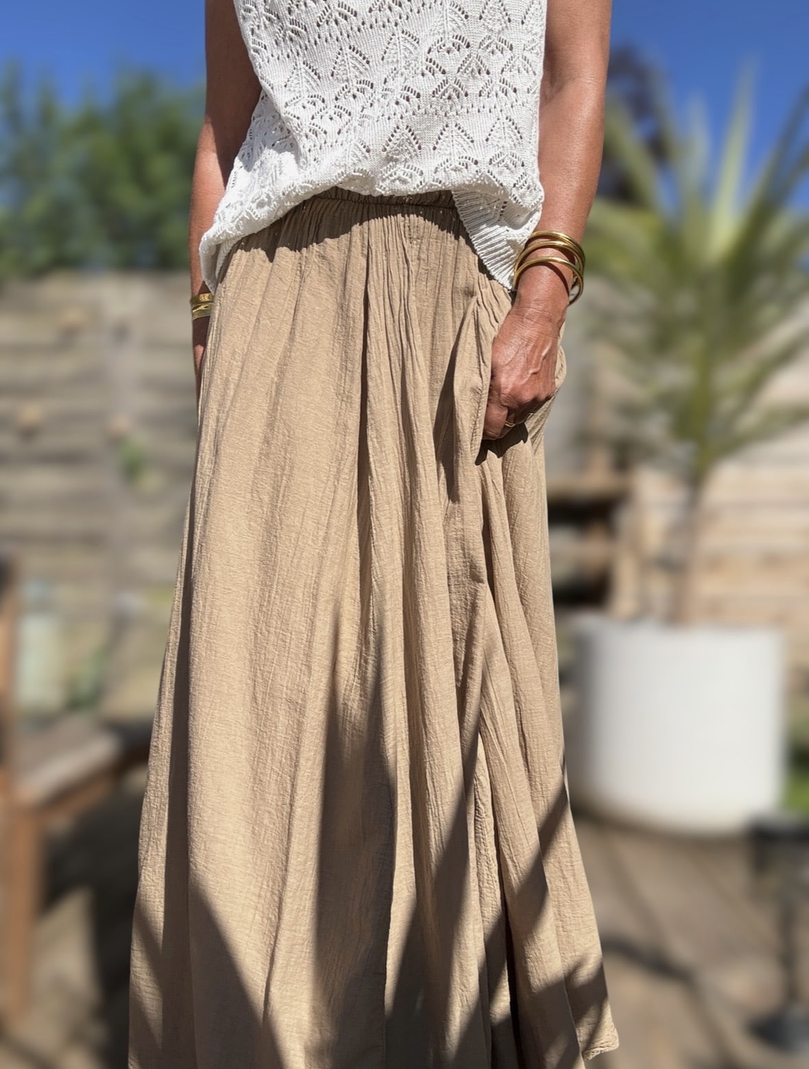 Jupe longue Mira en voile de coton écru, camel ou noir – Image 2