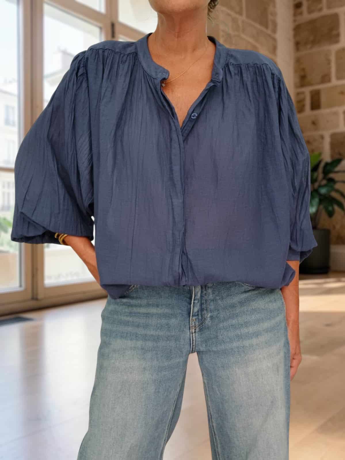 Chemise ample marine en voile de coton Maly – Image 3