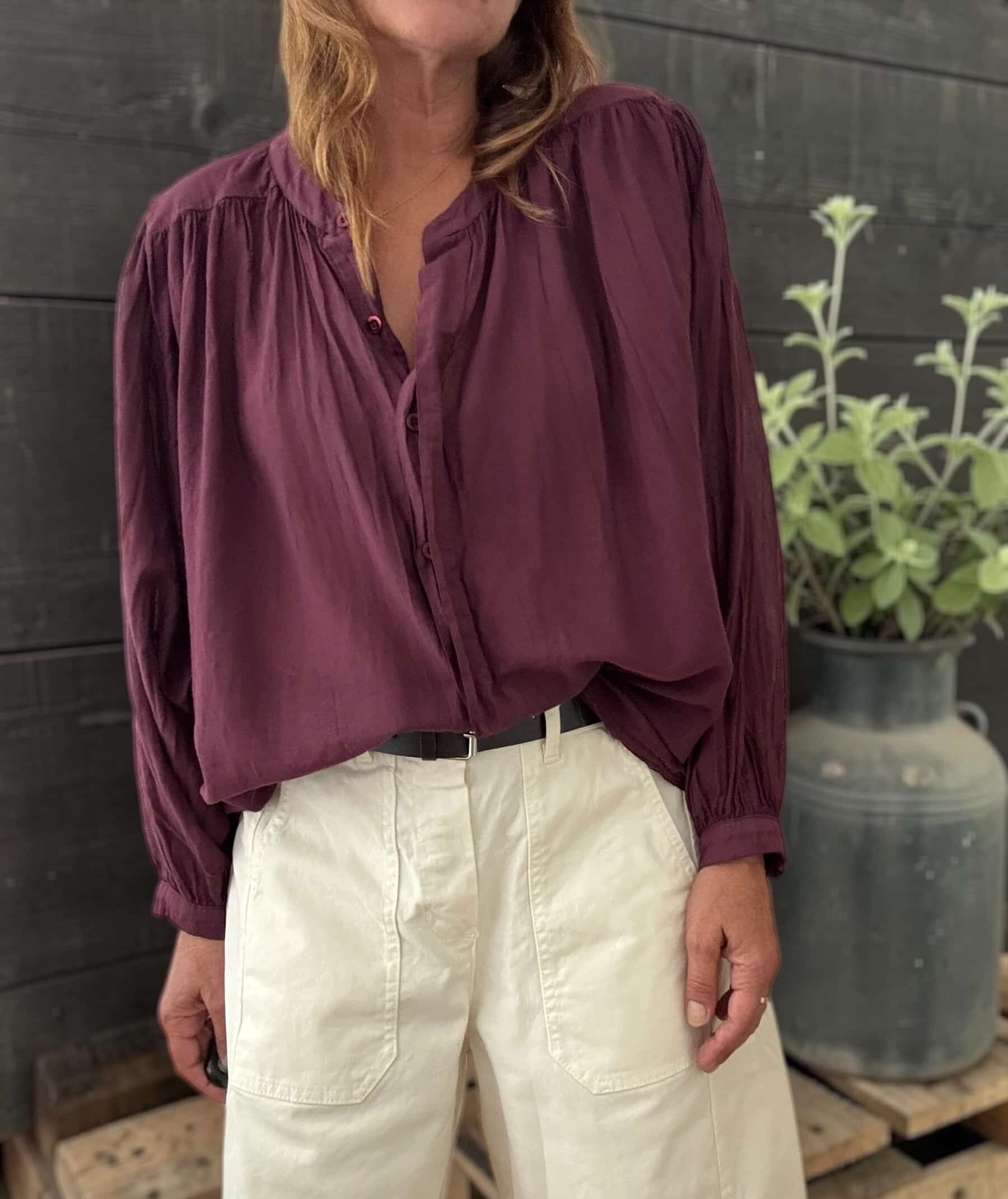 Chemise ample aubergine en voile de coton Maly – Image 3