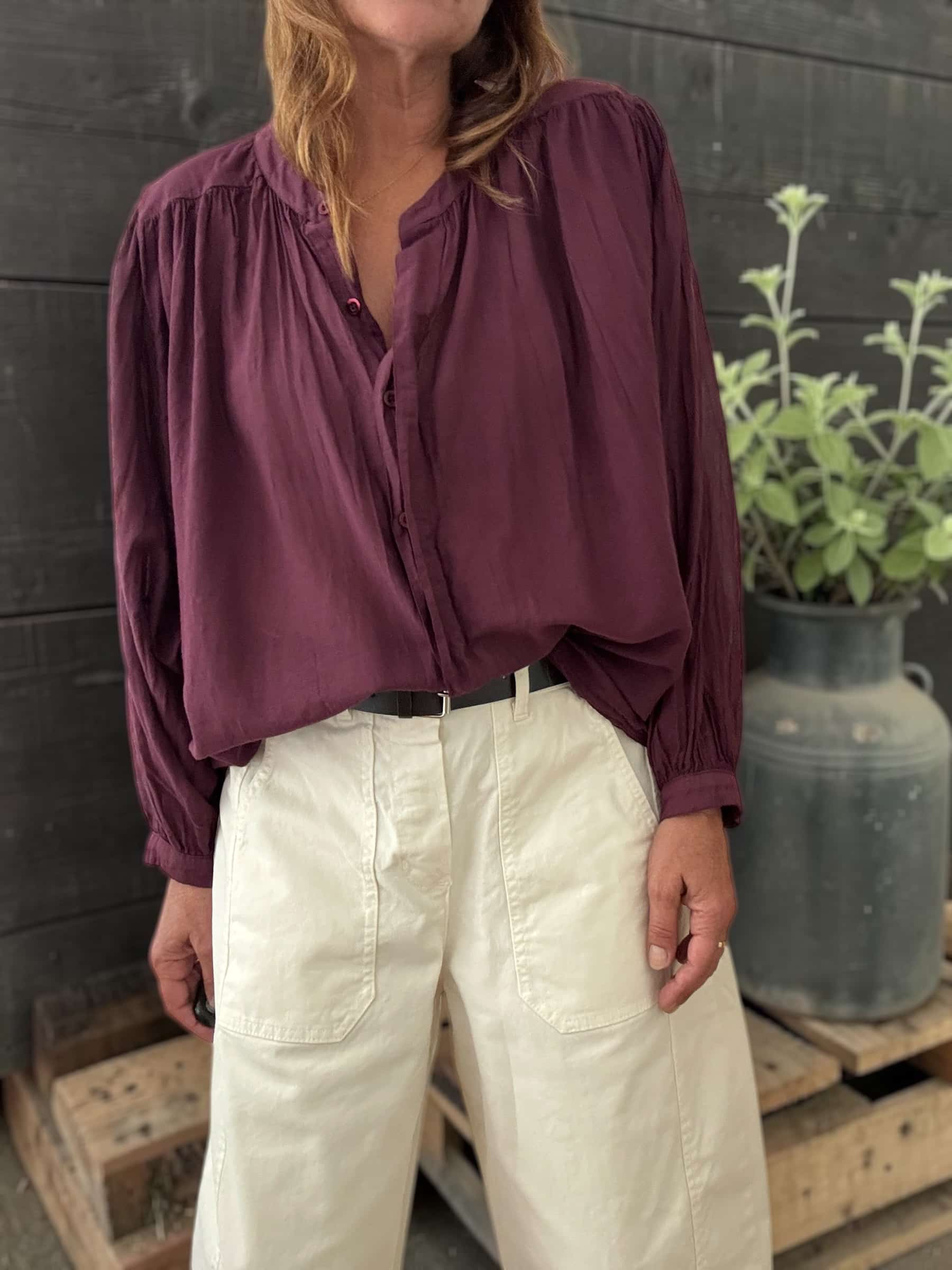 Chemise ample aubergine en voile de coton Maly – Image 3