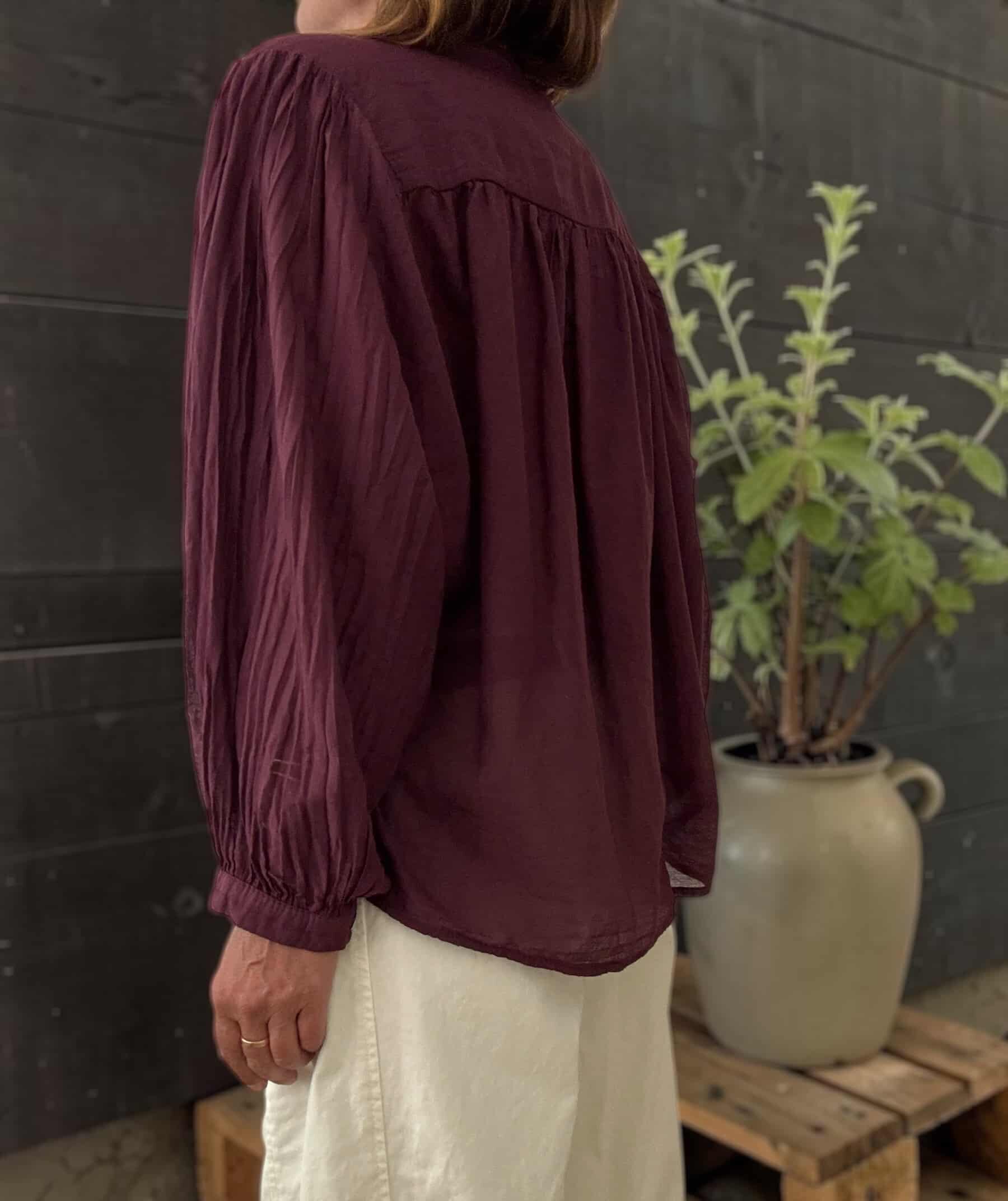 Chemise ample aubergine en voile de coton Maly – Image 2