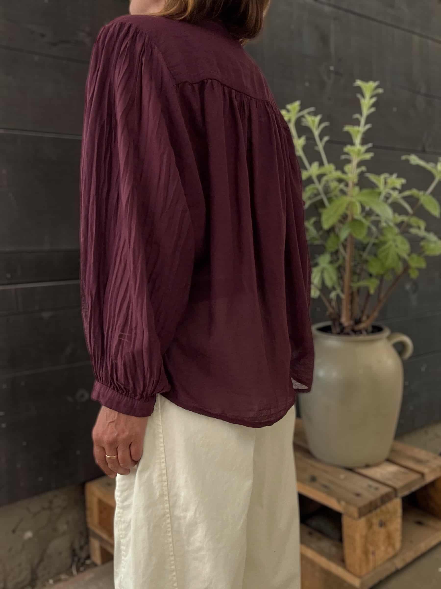 Chemise ample aubergine en voile de coton Maly – Image 2
