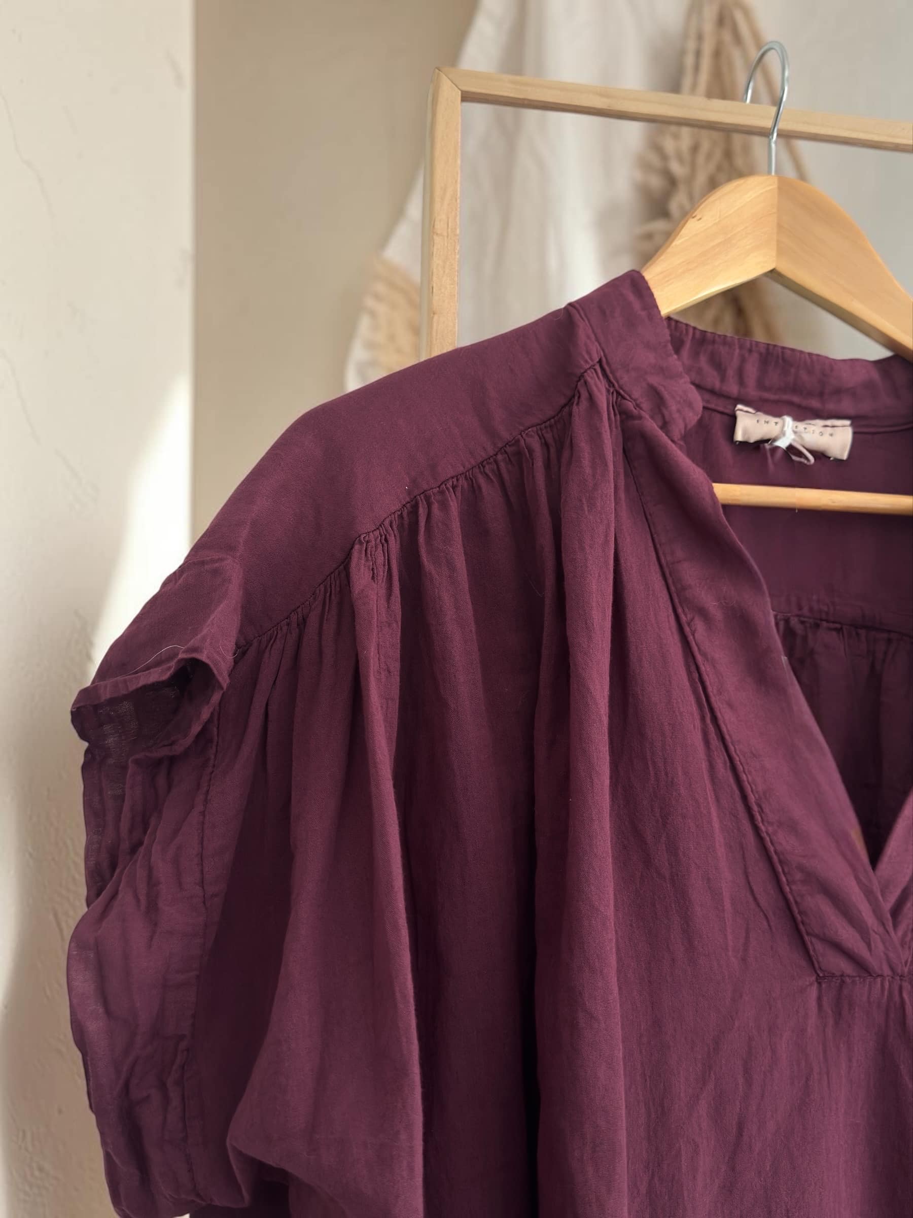 Blouse ample Théa en voile de coton aubergine – Image 2