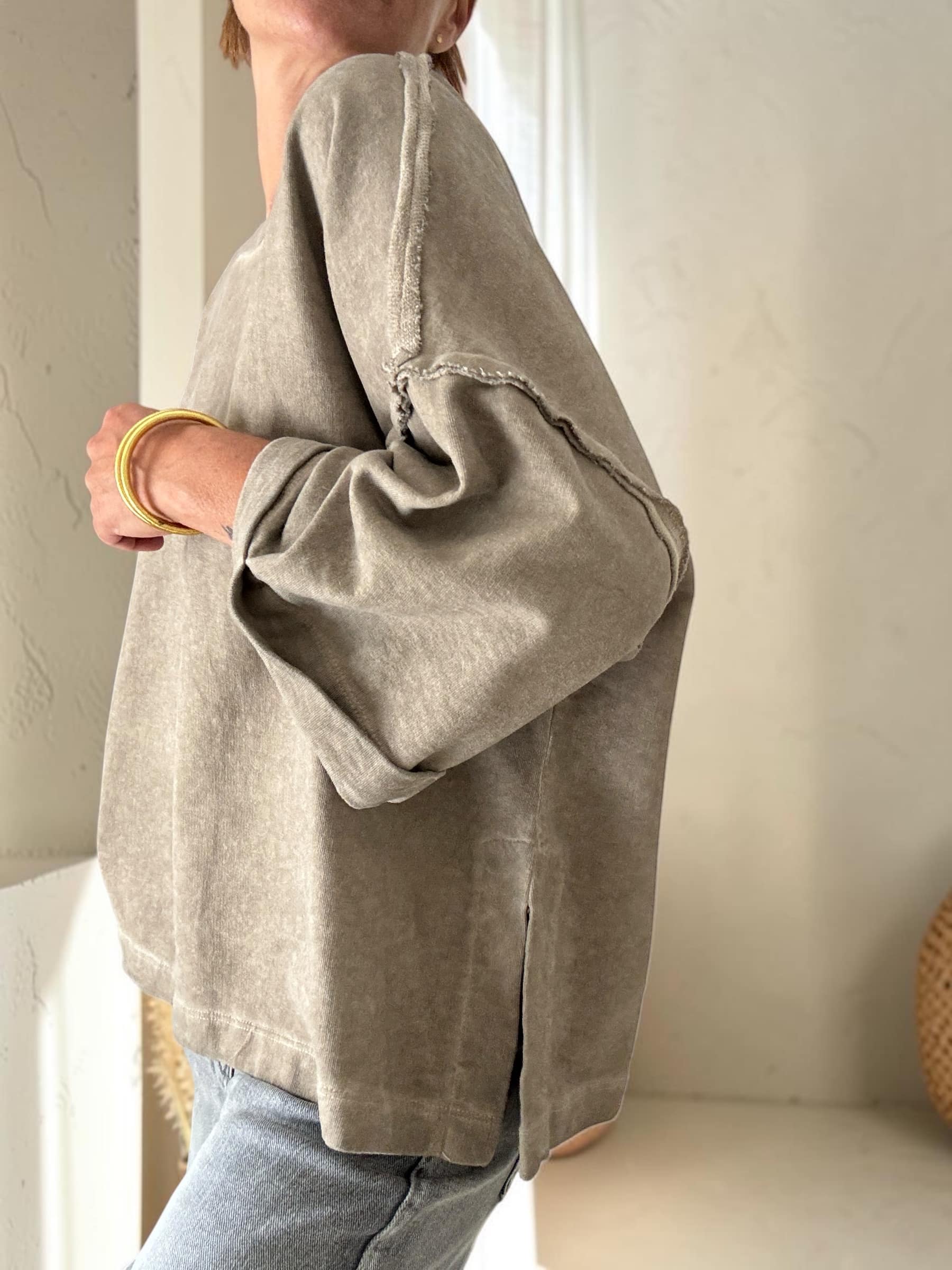 Sweat oversize en coton beige délavé manches 3/4 – Image 3