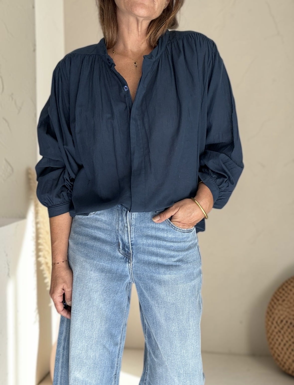 Chemise ample marine profond en voile de coton Maly – Image 4