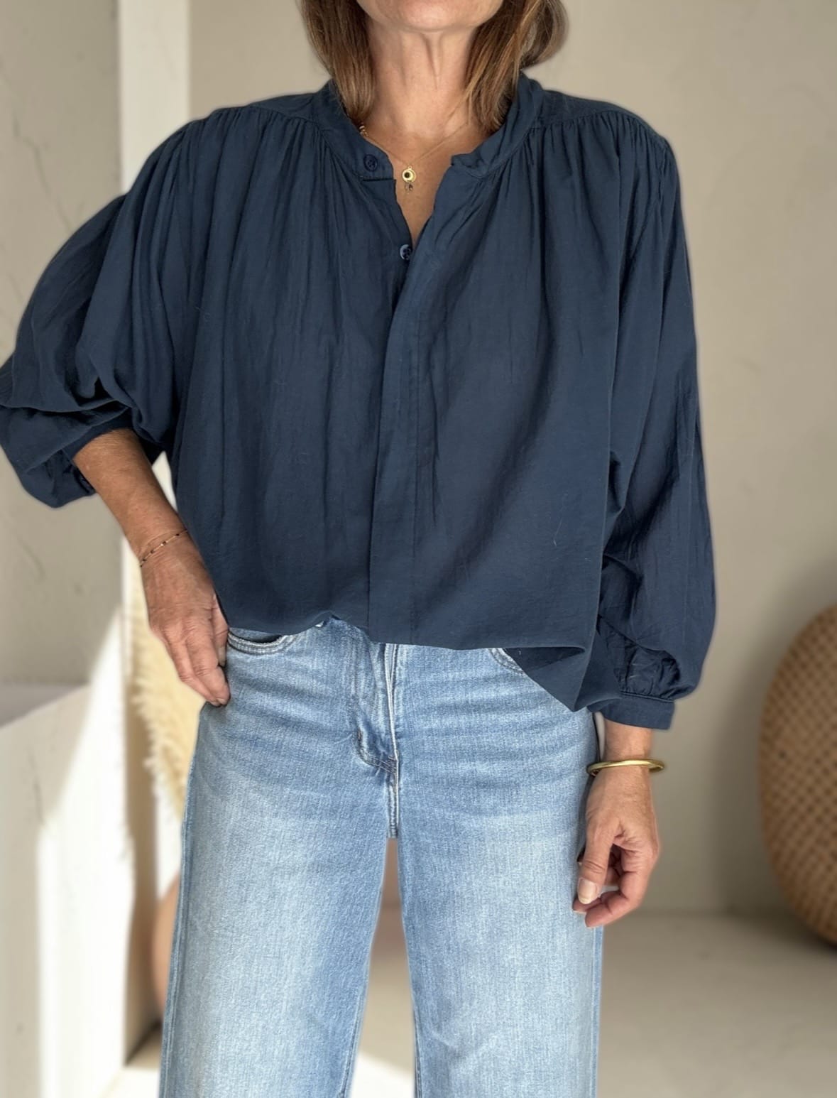 Chemise ample marine profond en voile de coton Maly – Image 2