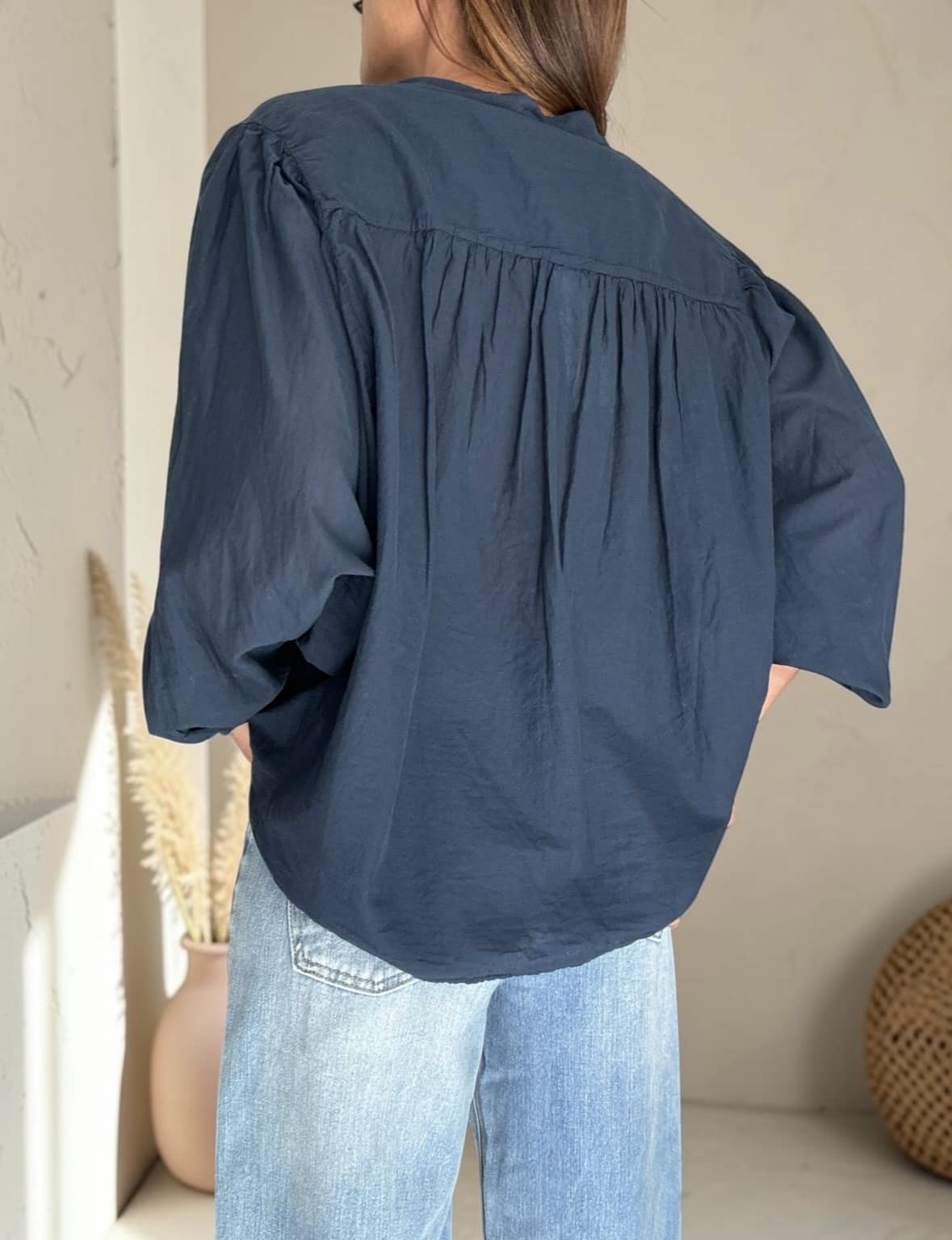 Chemise ample marine profond en voile de coton Maly – Image 3