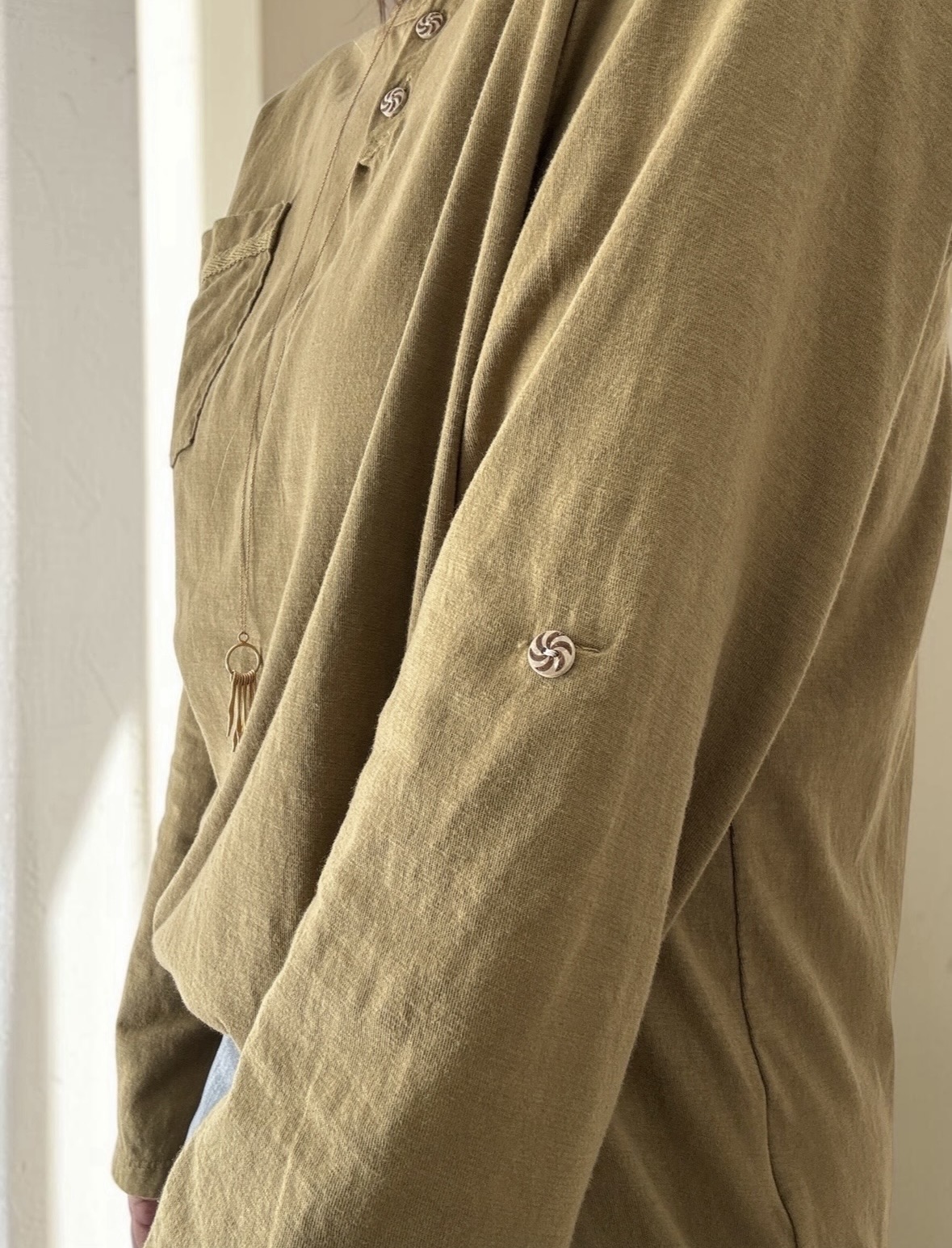T-shirt kaki June manches longues – Image 3